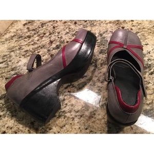 Figura Platform Gray Burgundy Shoes Size 38 7.5-8